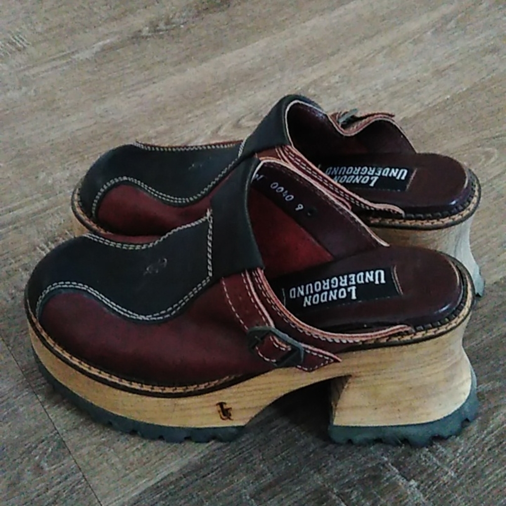 London Underground platform clogs